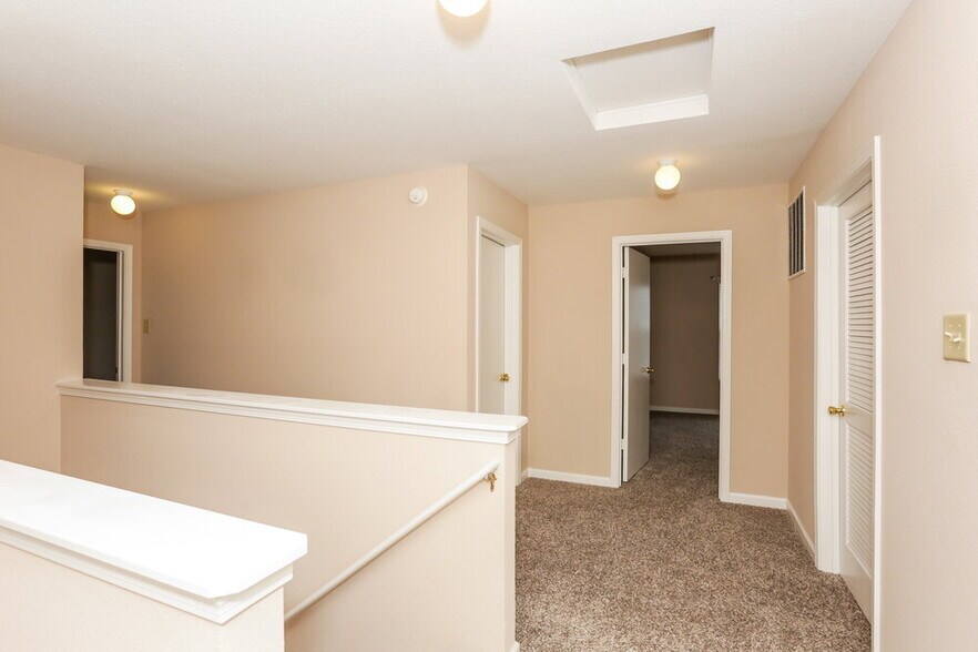 Building Photo - 13921 Lawrence Farm Ln
