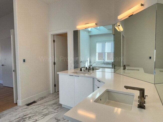 Building Photo - 14973 W 32nd Dr