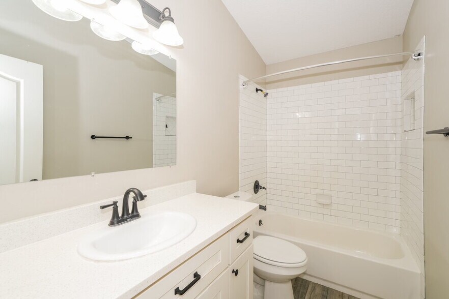 Building Photo - 18034 Birdwater Dr