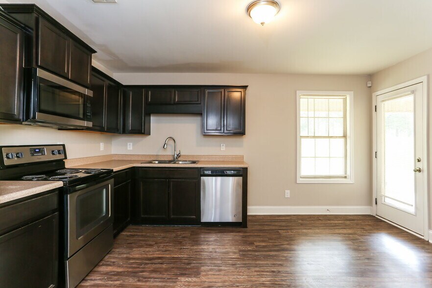Building Photo - 113 Colony Park Ln