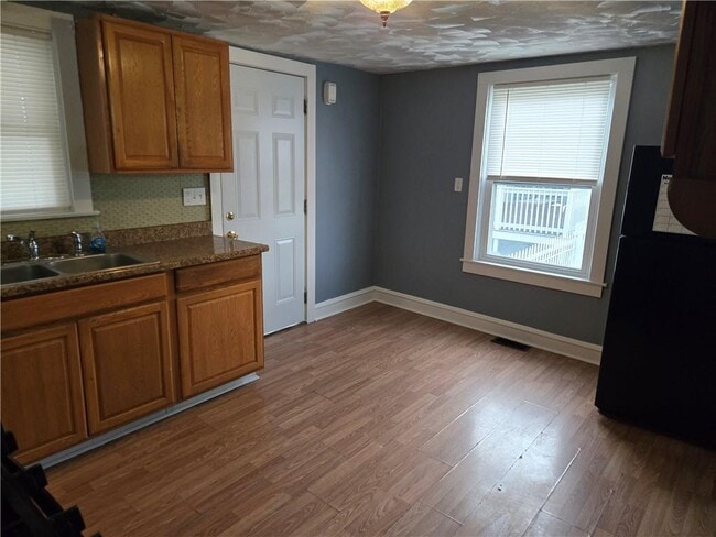 Building Photo - 36 Crawford St