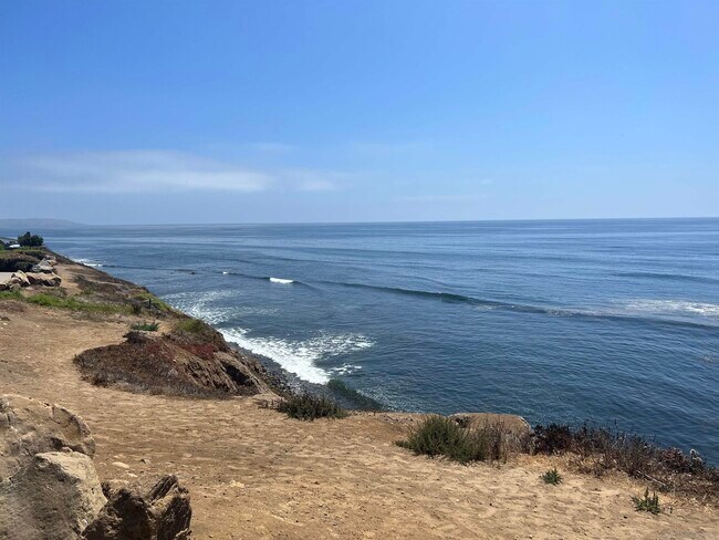 Building Photo - 5490 La Jolla Blvd