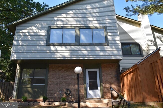 Building Photo - 10665 Myrtle Oak Ct