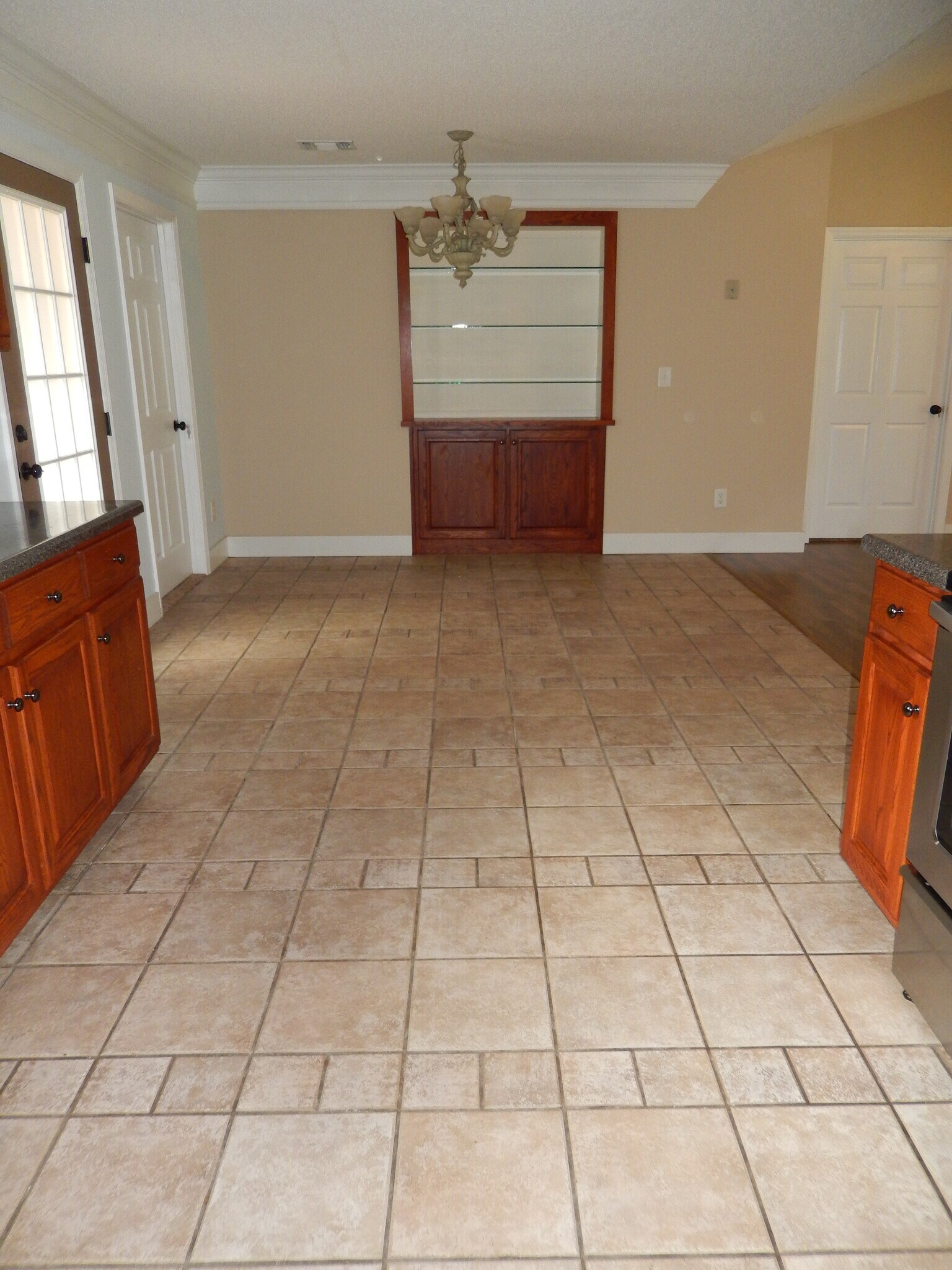 Large Eat-In Kitchen with Built-Ins - 2065 Pinemount Blvd