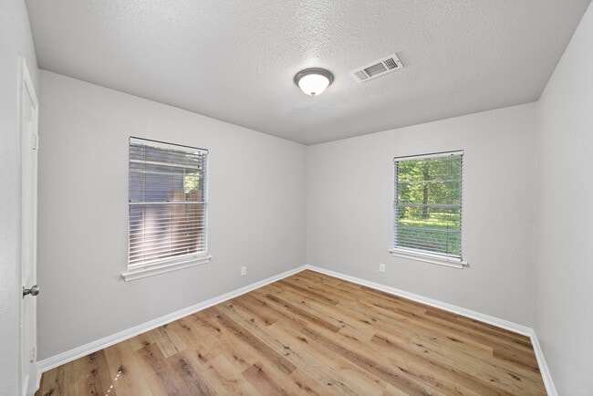 Building Photo - 5814 Westover St