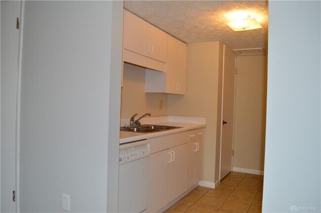 Building Photo - 1215 Robbins Run Ct