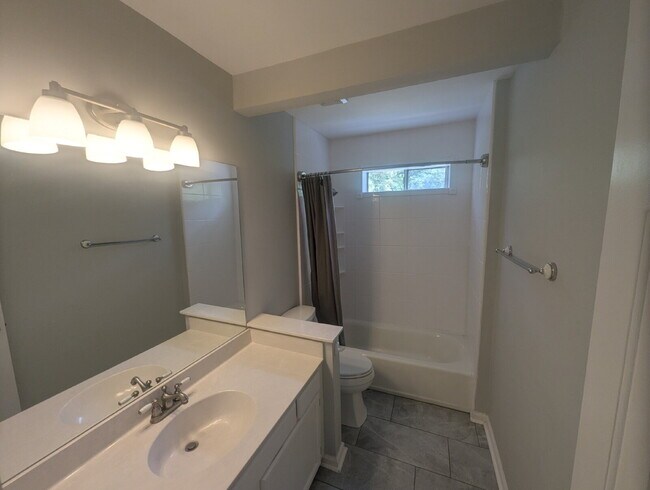 Building Photo - 4BD Brickyard Plantation Home for Lease - Mt. Pleasant