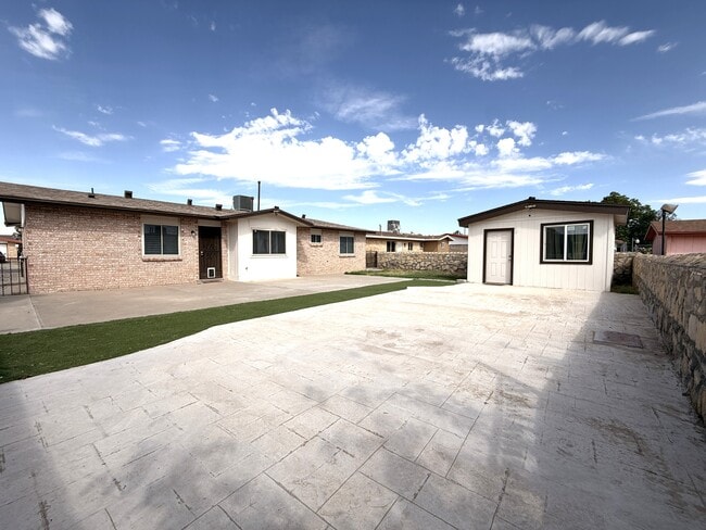 Building Photo - 9321 Sorbonne Dr