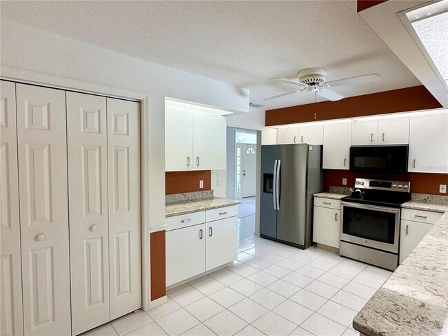 Building Photo - 5024 Southern Pine Cir