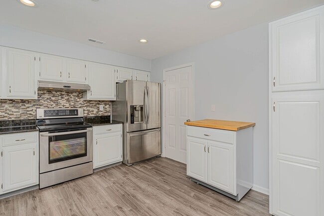 Building Photo - Immaculate 3bedroom 2.5 Townhouse on Kempsville Green Gold Couse