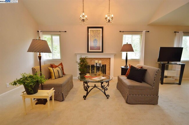 Building Photo - 2051 Pebble Dr