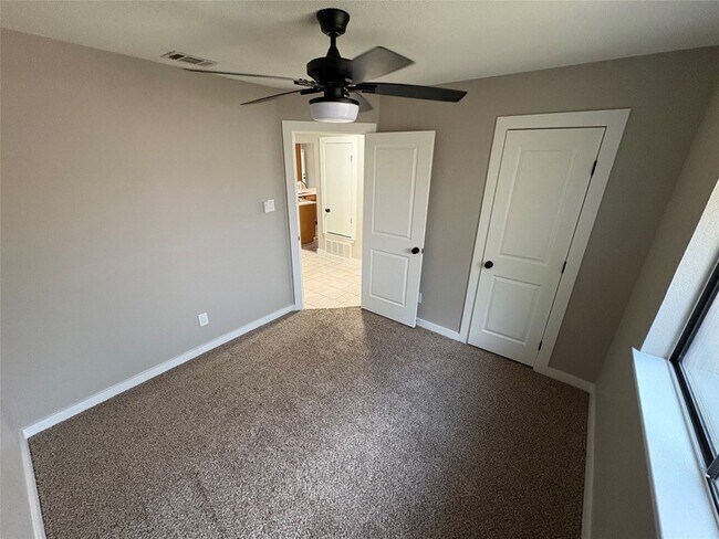 Building Photo - 2710 Vistaview Dr