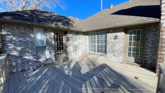 Building Photo - Well-maintained 3-bedroom, 2-bath home in ...