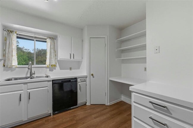 Building Photo - 1706 Elmhurst Dr