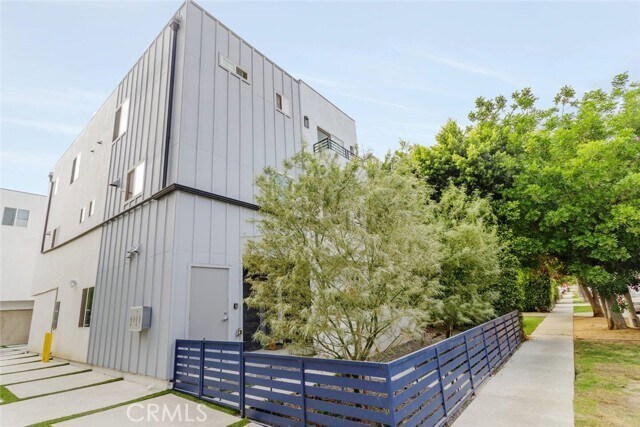 Building Photo - 10916 Hesby St