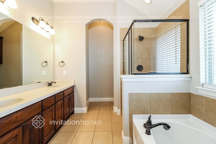 Building Photo - 105 Thorncreek Cir