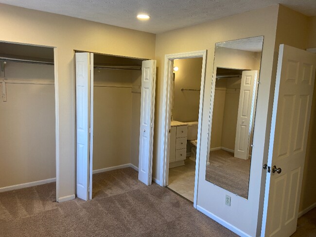 Building Photo - 3134 High Ridge Dr