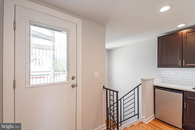 Building Photo - 2535 Annin St