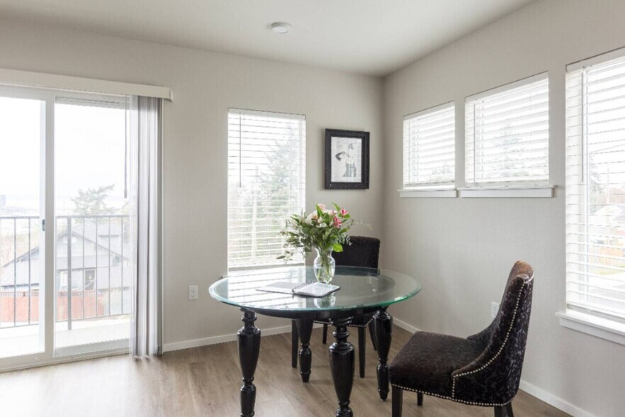 Building Photo - 624 E 32nd St