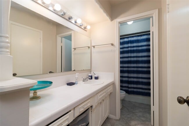 Building Photo - 1404 Walnut Bend Ln