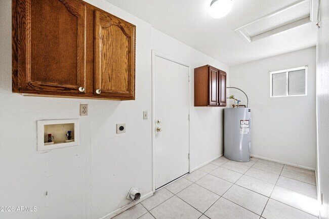 Building Photo - 8520 W Alice Ave