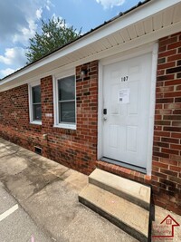 Building Photo - 500 Skyline Dr