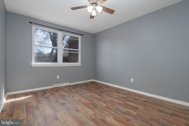 Building Photo - 4409 Falls Bridge Dr