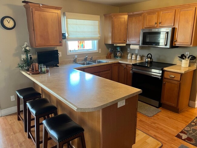 Building Photo - Great family home next door to Edwards Elementary in west Ames-4 bedroom 3 1/2 baths, 2 car garag...