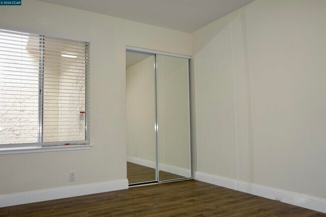 Building Photo - 112 Marchbanks Ct