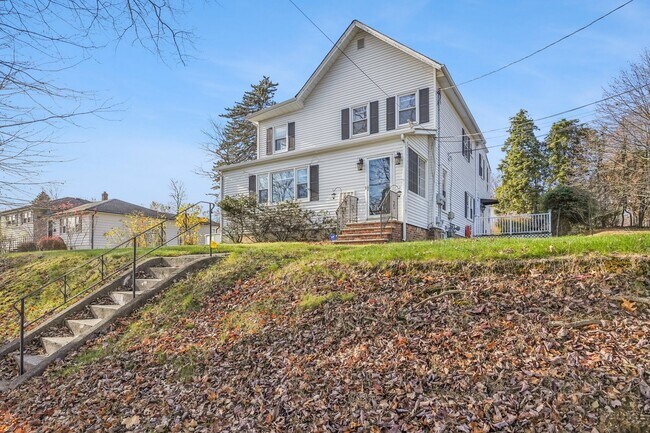 Building Photo - 145 Mt Pleasant Ave