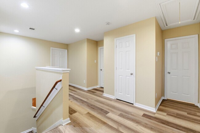 Building Photo - 1230 Grassy View Dr