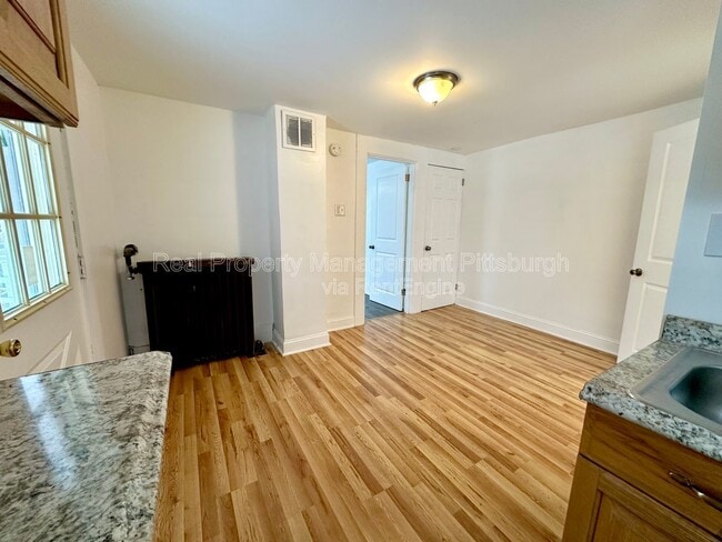 Building Photo - 814 Greensburg Pike