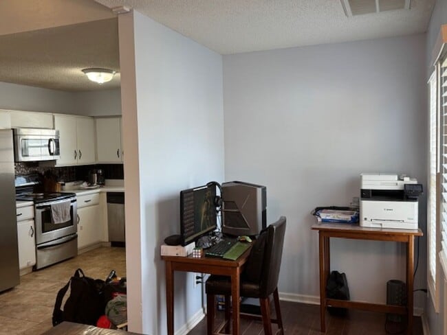 Building Photo - Welcome to Hemlock Drive!