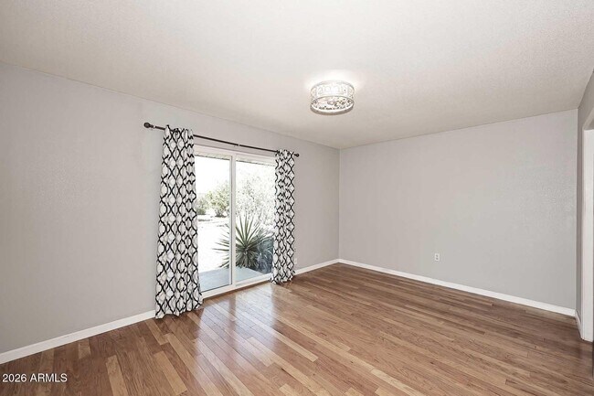 Building Photo - 10402 W Wininger Cir