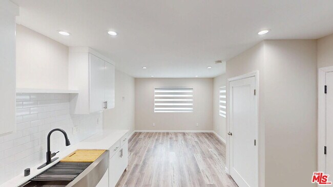Building Photo - 2811 W 46th St