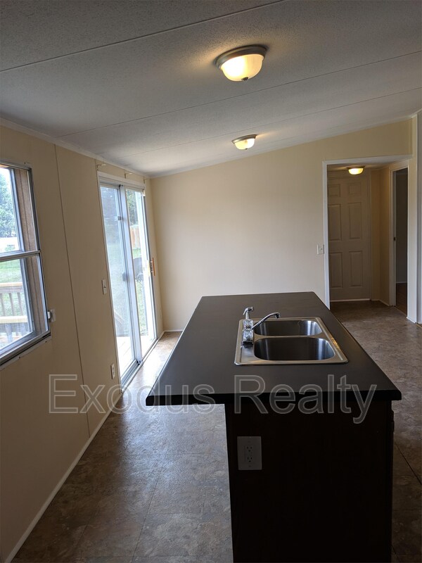 Building Photo - 220 Winding Ridge