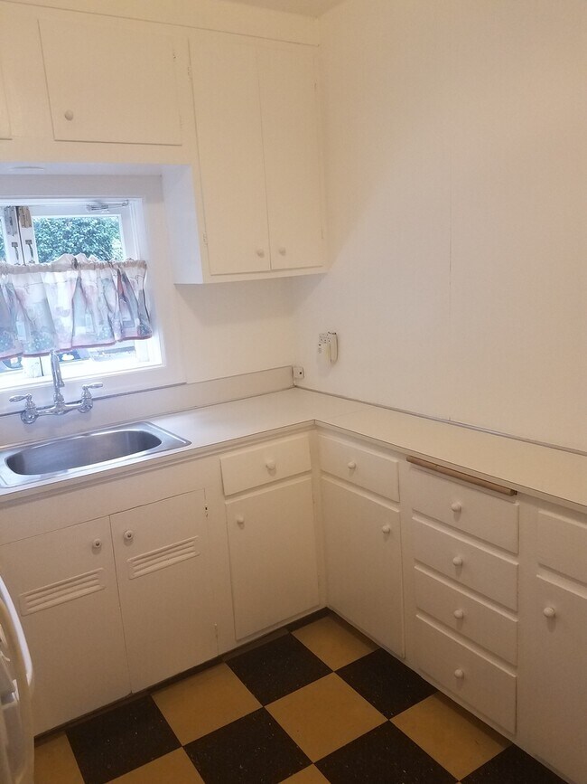 Building Photo - Office Suites in NW Nob Hill/Alphabet Dist...