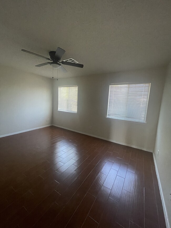 Building Photo - 1832 Shreya St