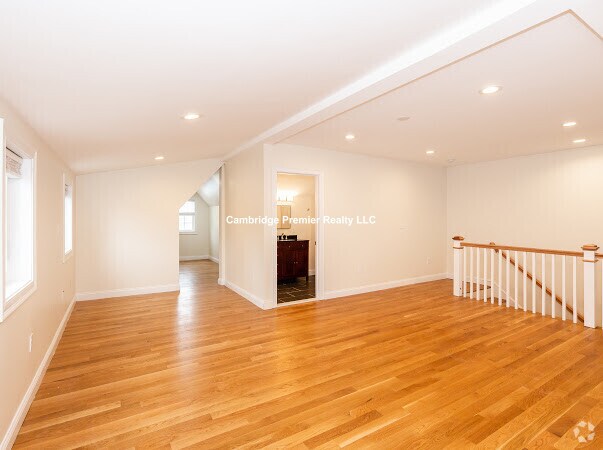 Building Photo - 27 1st St