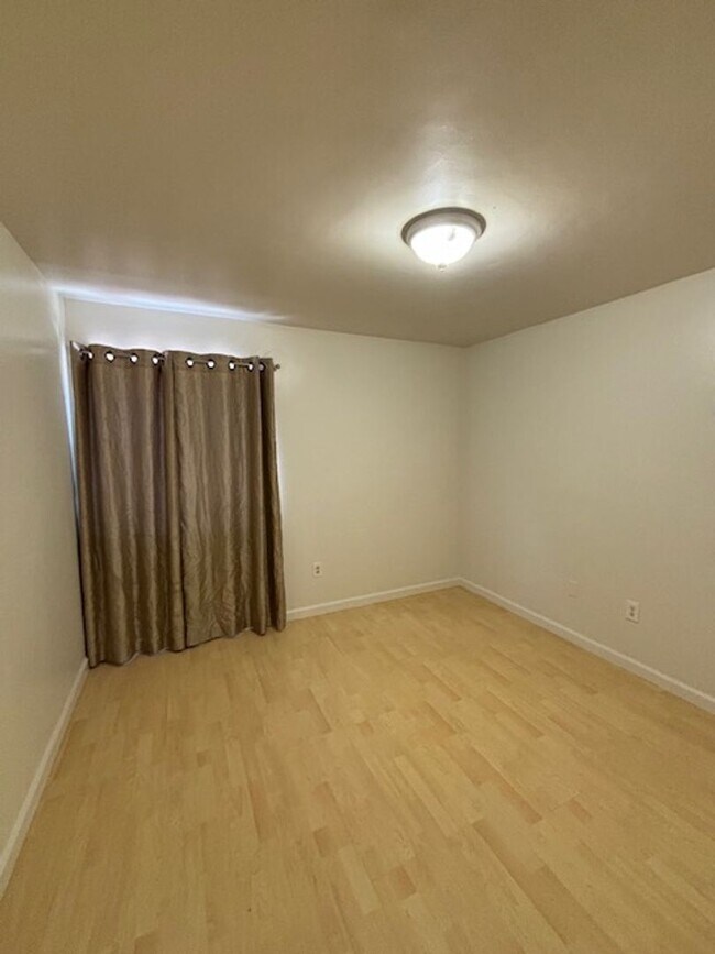 Building Photo - 4809 Treanna Ave