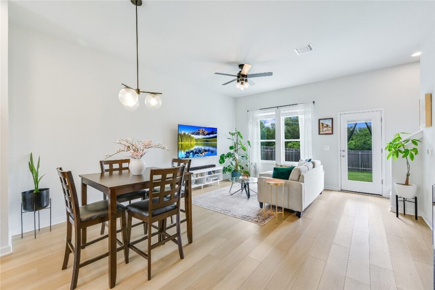 Building Photo - 15109 Casbah Dr