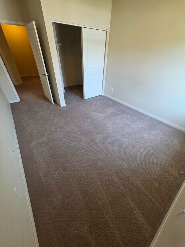 Building Photo - 2 Bedroom | 1 Bathroom 3rd Floor Apartment...