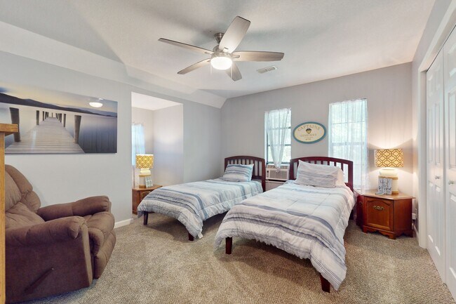 Building Photo - 247 Lakeview Ln