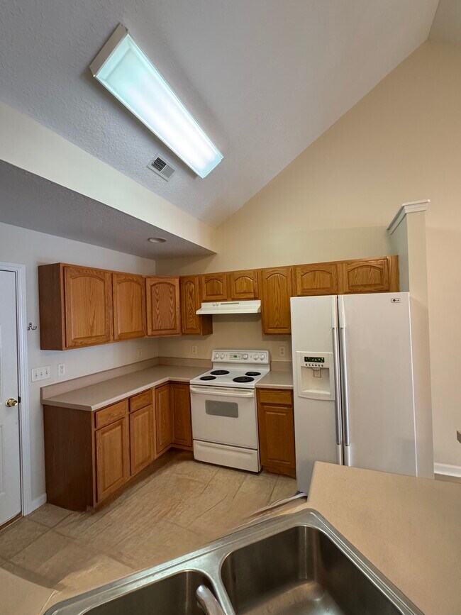 Building Photo - 3553 Oak Villa Way