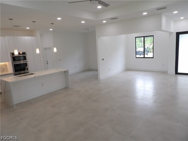Building Photo - 174 Ocean Park Dr