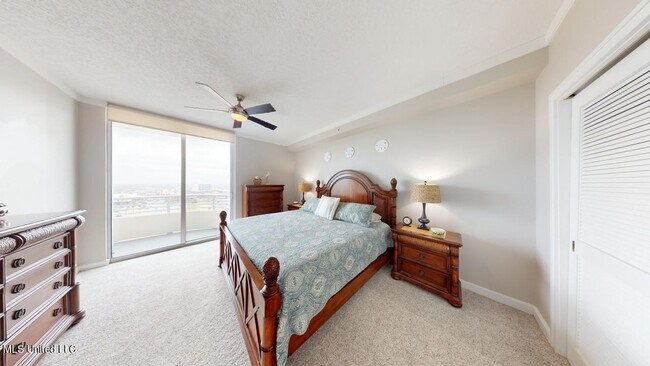 Building Photo - 2060 Beach Blvd
