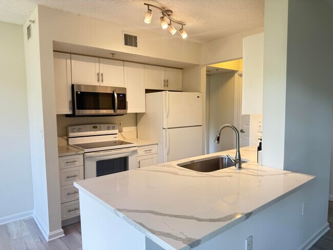 Building Photo - 284 Village Blvd
