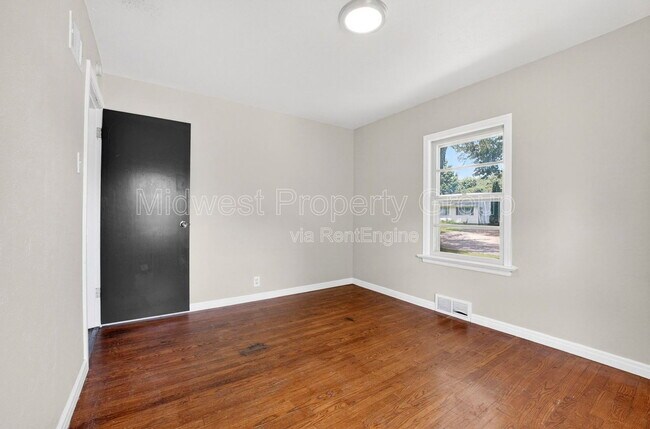 Building Photo - 10027 Lilac Ave