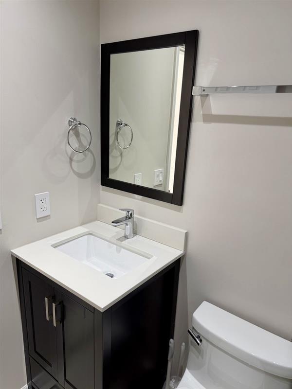 Full Bathroom attached to 2nd Bedroom - 603 S Dakota Ave