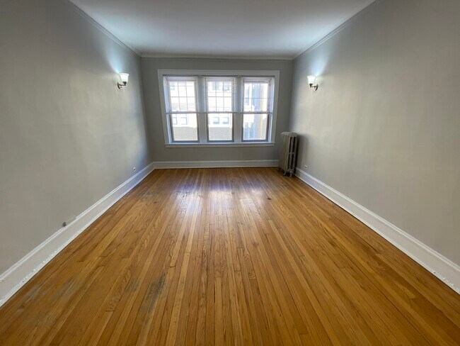 Building Photo - 5056 N Wolcott Ave